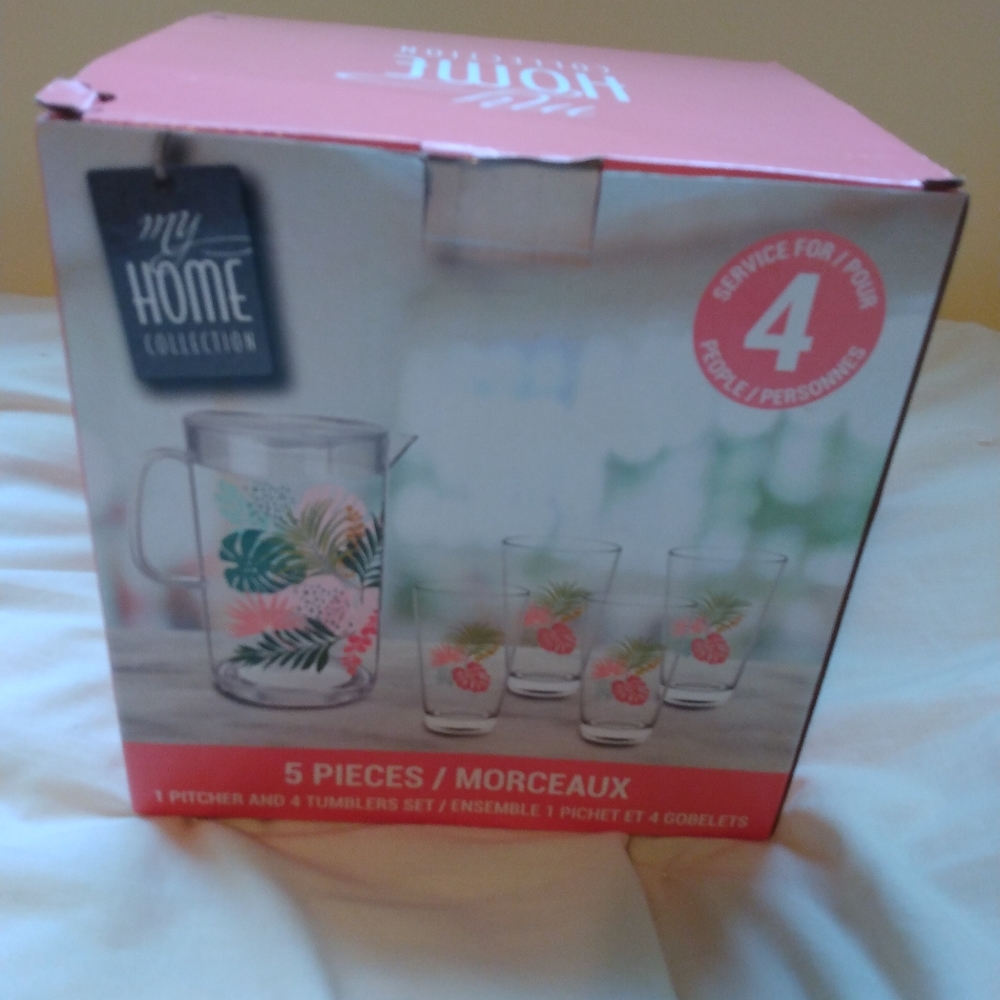 1 Pitcher 4 Tumbler tropical design set BNIB